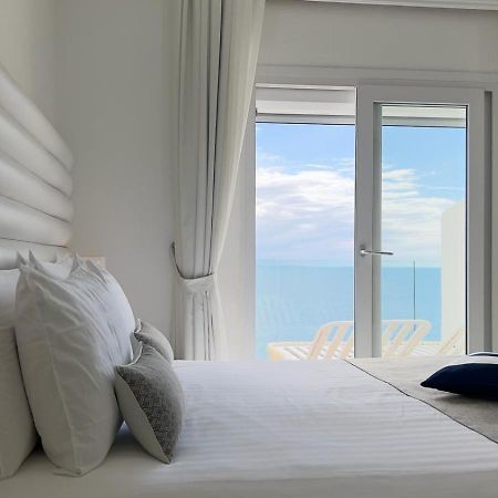 קבלייר-סור-מר Hotel La Calanque מראה חיצוני תמונה